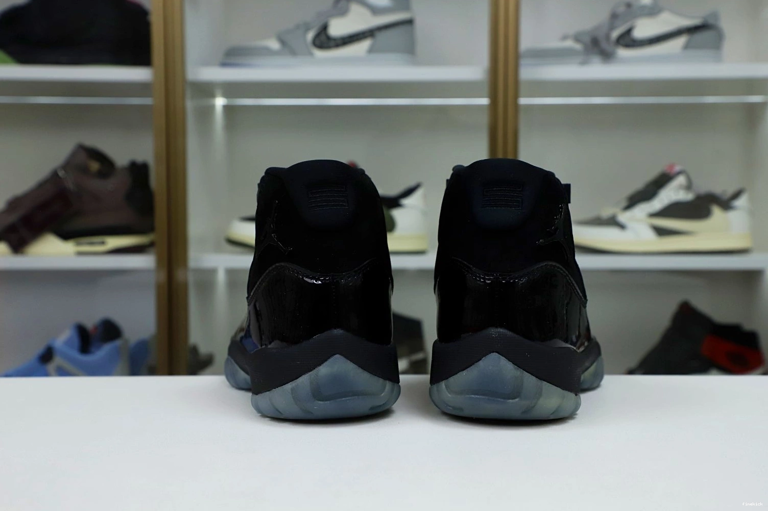 'CAP 11 AND GOWN' AIR RETRO JORDAN 1003
